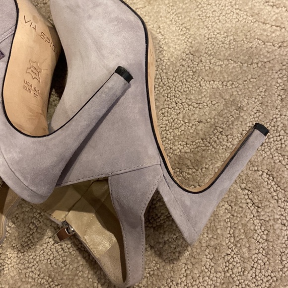Via Spiga Gray Suede Peep Toe Heels 5M - Picture 7 of 12